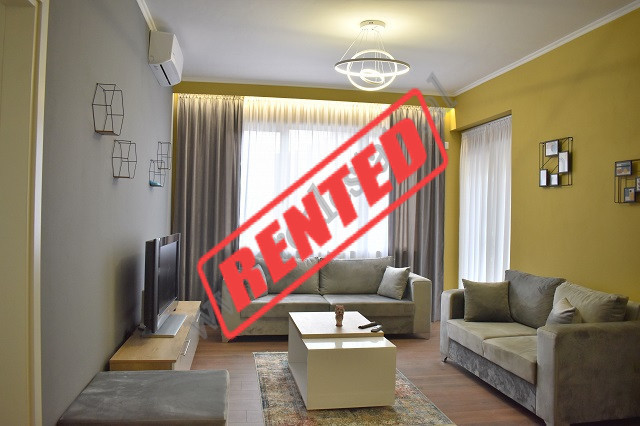 Apartament per qira tek rruga Karl Gega, ne Tirane.
Ndodhet ne katin e 5 te nje pallati te ri.
Ban